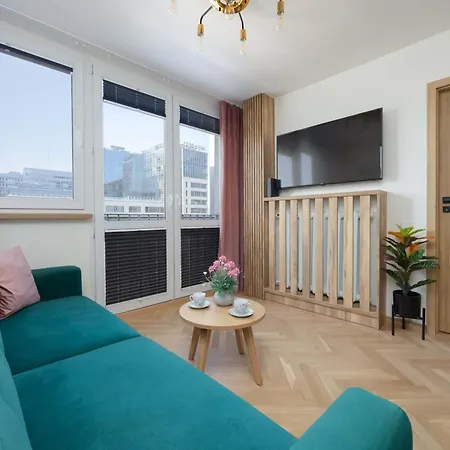 Modern One-bedroom In The Centre 550 M To The Palace Of Culture And Science By Renters شقة وارسو
