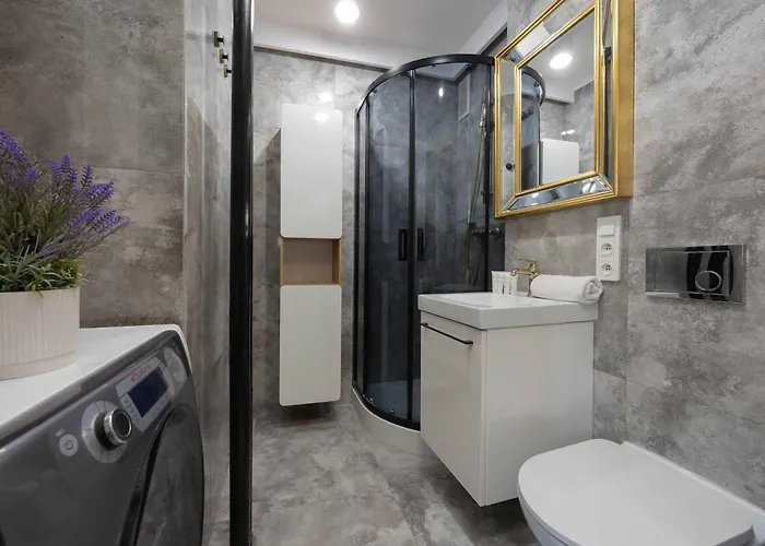 Apartamento Modern One-bedroom In The Centre 550 M To The Palace Of Culture And Science By Renters Varsóvia