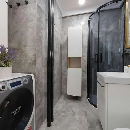 Modern One-bedroom In The Centre 550 M To The Palace Of Culture And Science By Renters 华沙