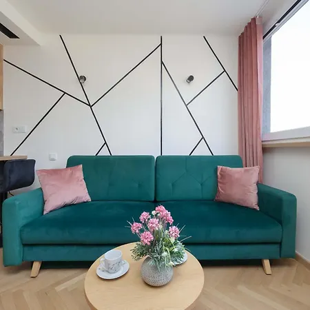 Modern One-bedroom In The Centre 550 M To The Palace Of Culture And Science By Renters Warschau