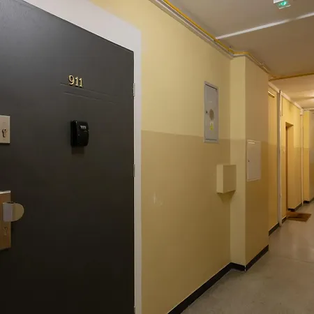 Modern One-bedroom In The Centre 550 M To The Palace Of Culture And Science By Renters